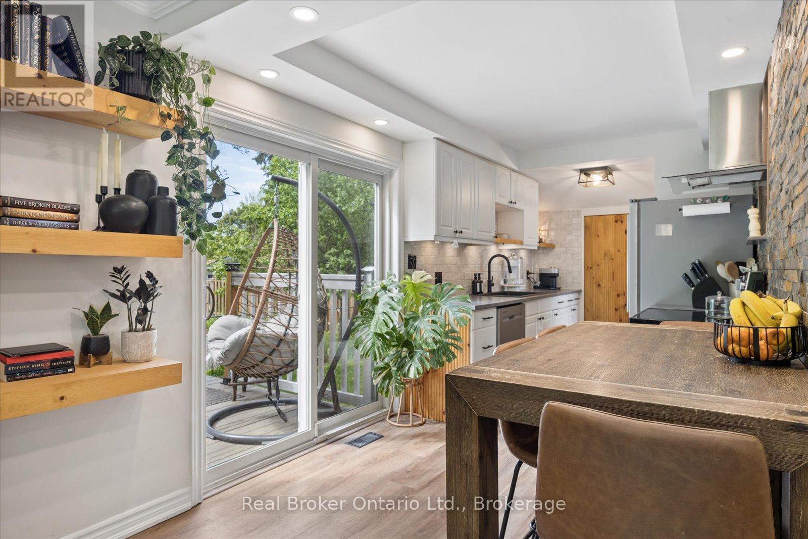 212 MILL STREET N - 17