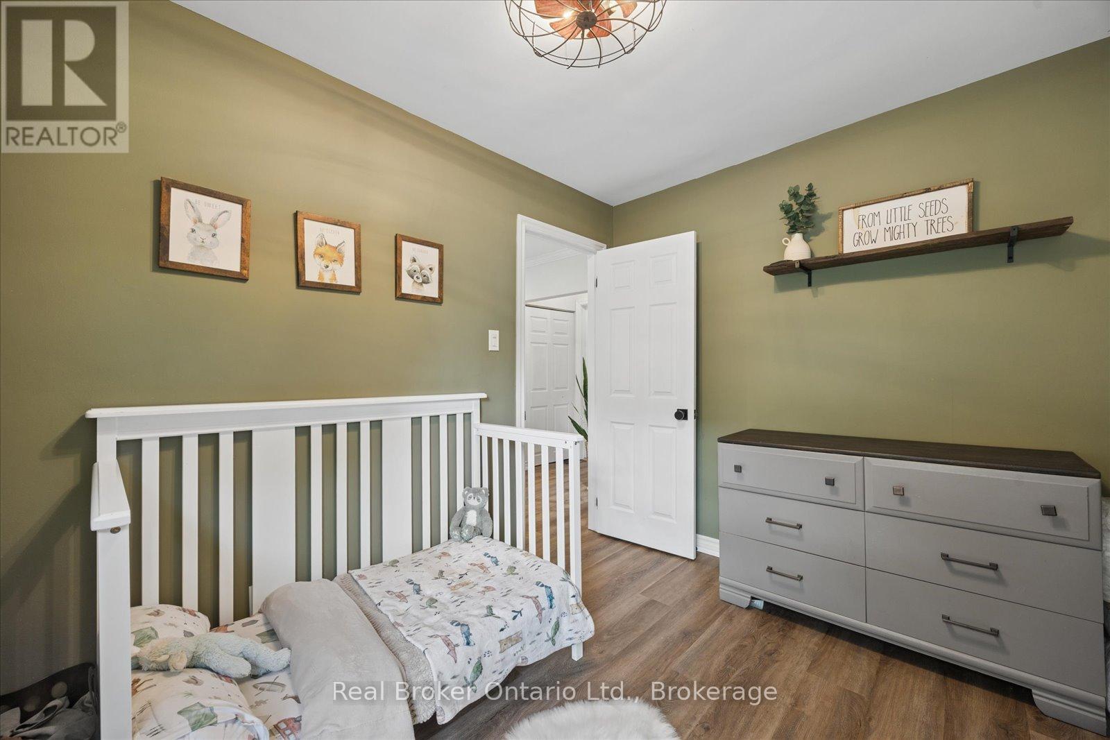 212 MILL STREET N - 24