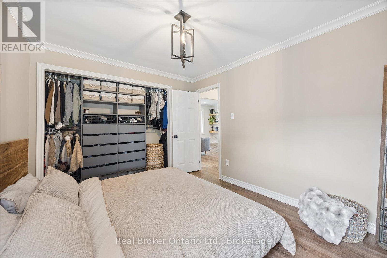 212 MILL STREET N - 26