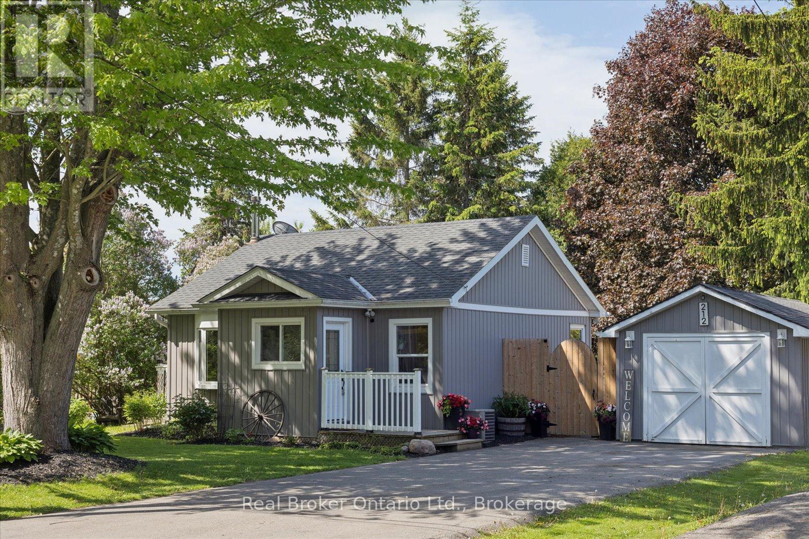 212 MILL STREET N - 3