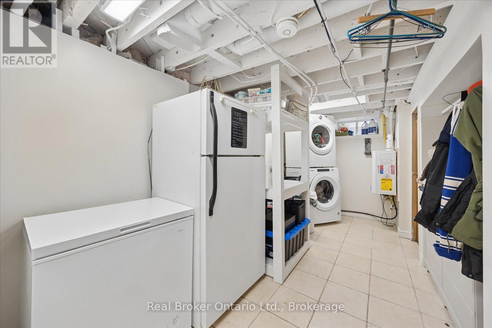 212 MILL STREET N - 34