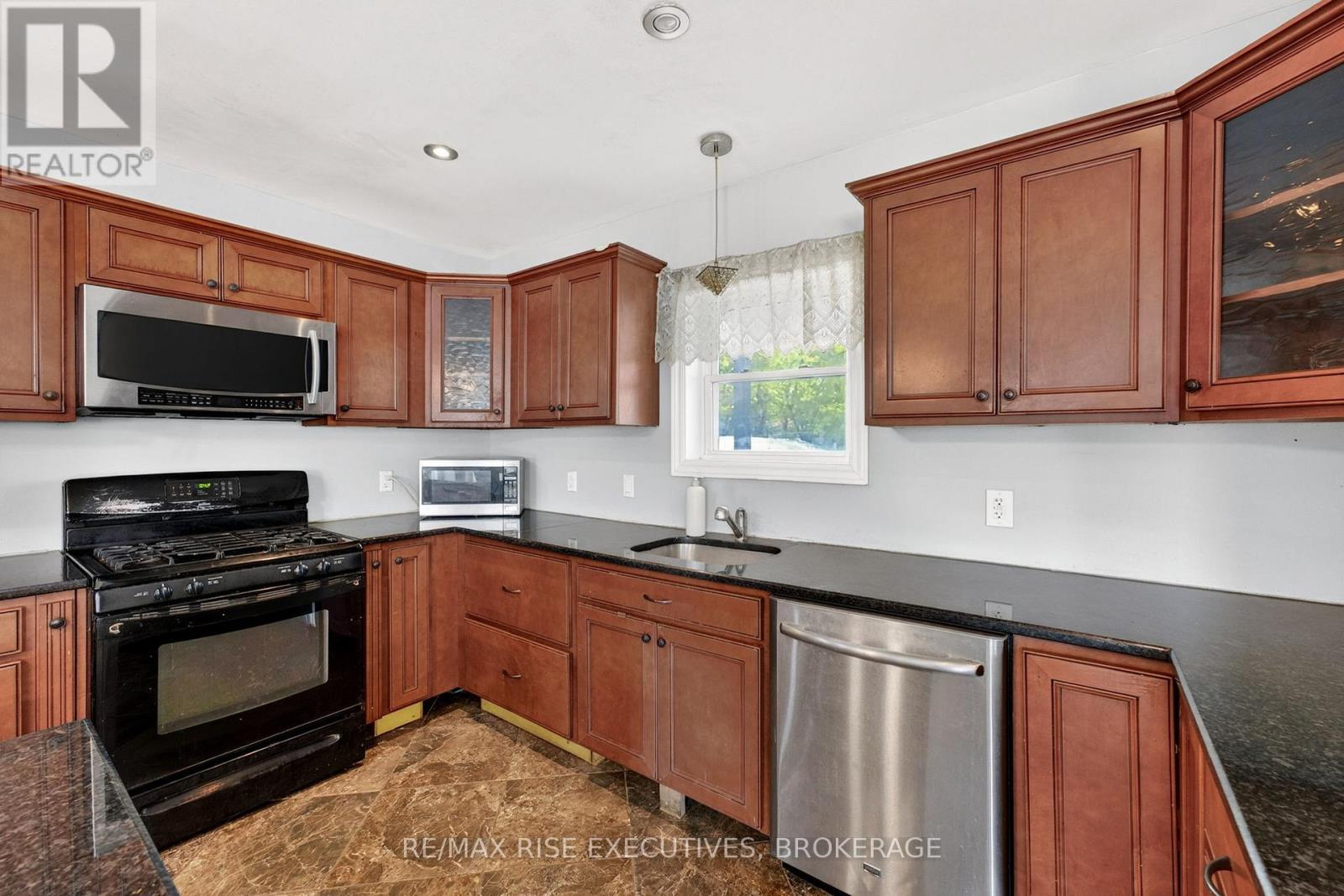 29 SEVENTH AVENUE - 12