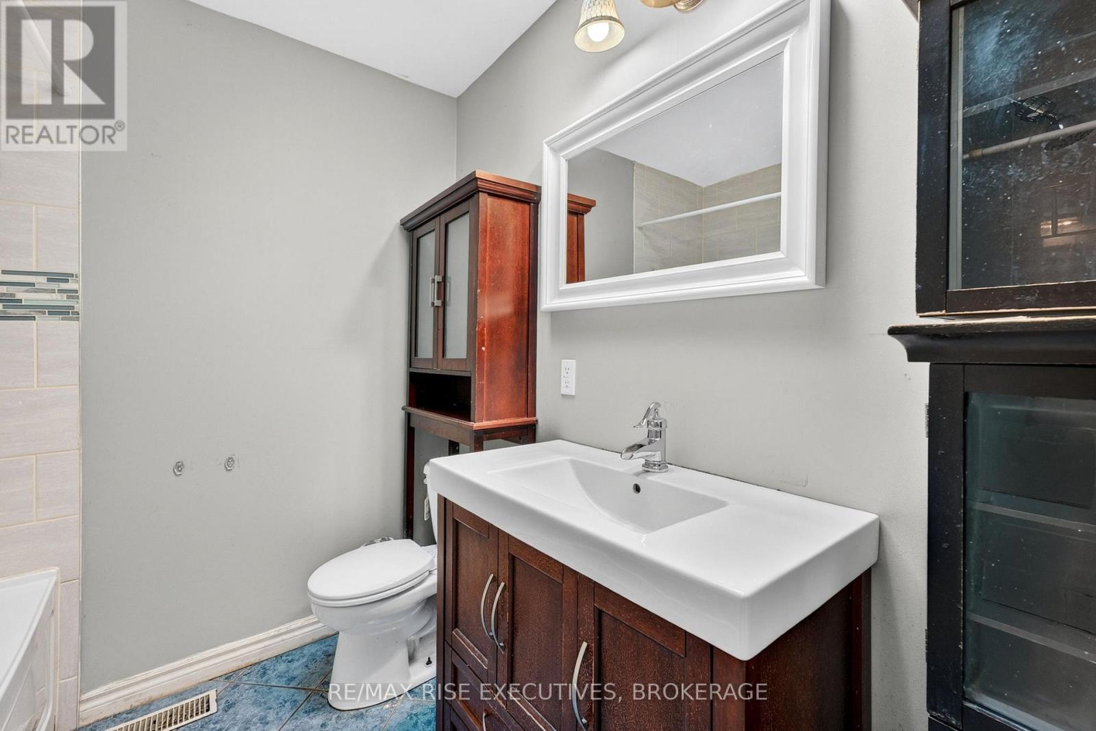 29 SEVENTH AVENUE - 21