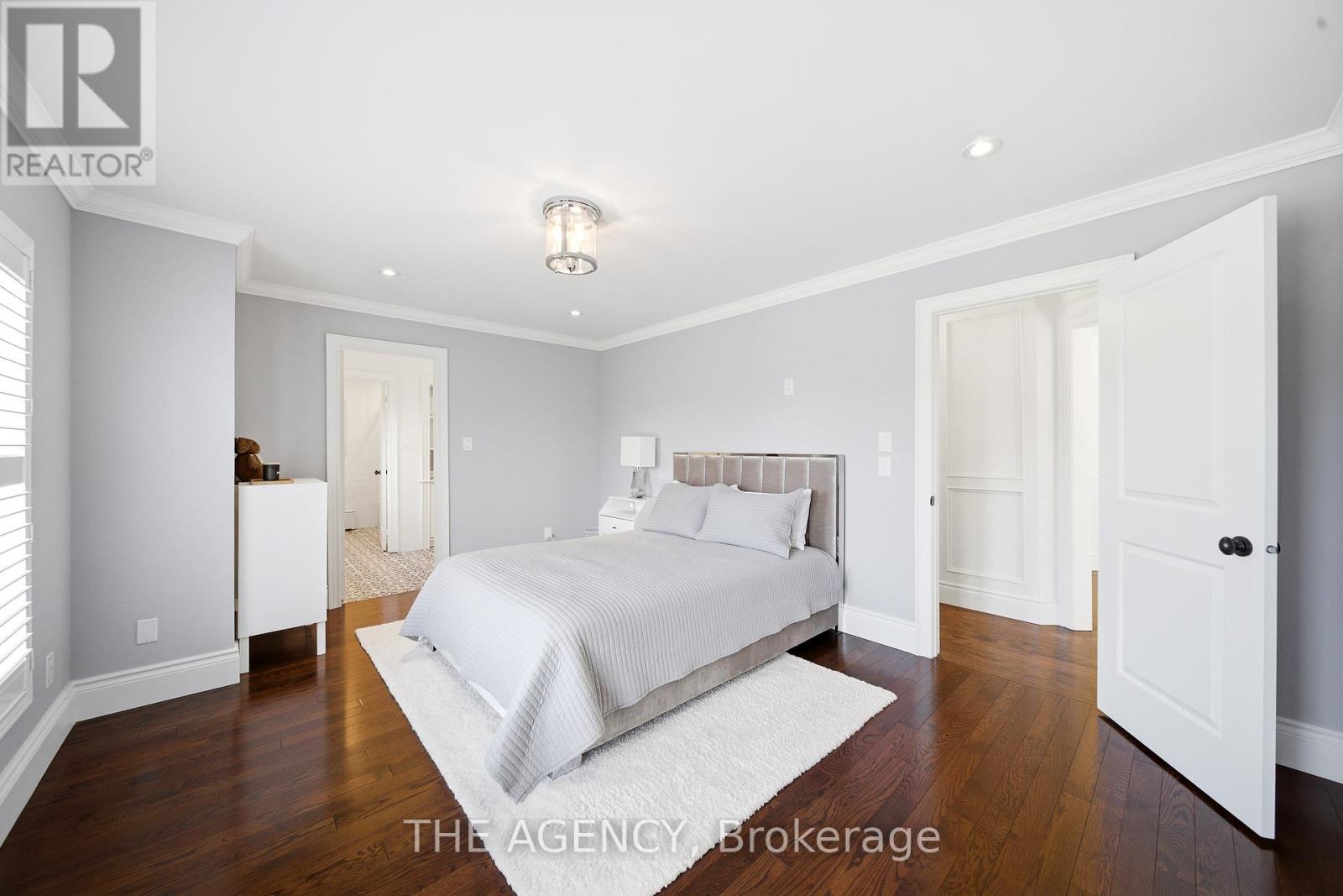 147 MACTAGGART DRIVE - 32