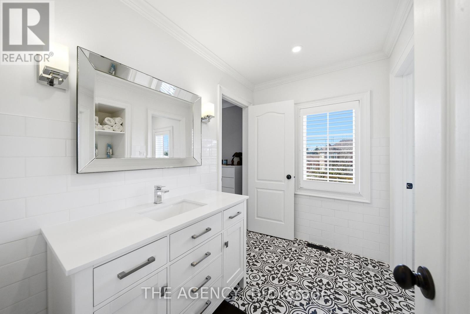 147 MACTAGGART DRIVE - 34