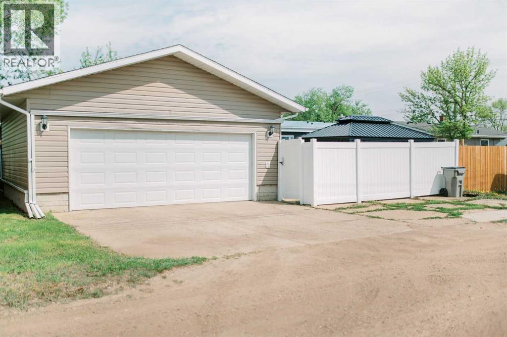 4606 57A Street — photo 36