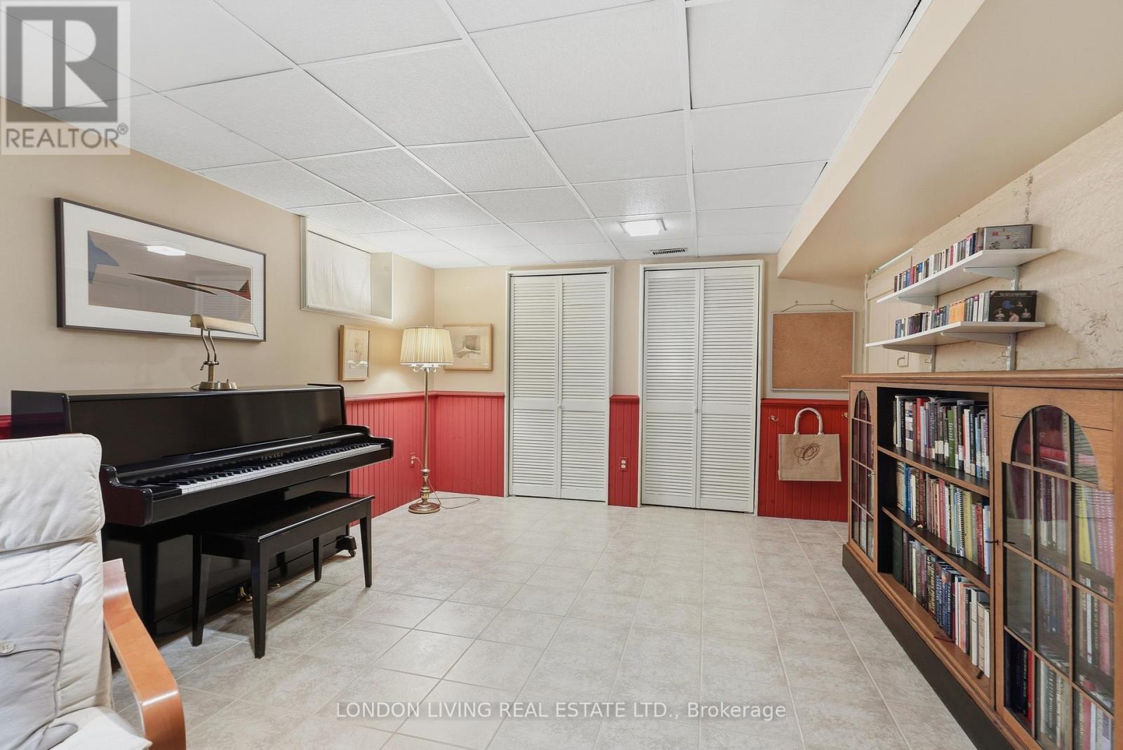 19 BELGRAVE AVENUE - 30