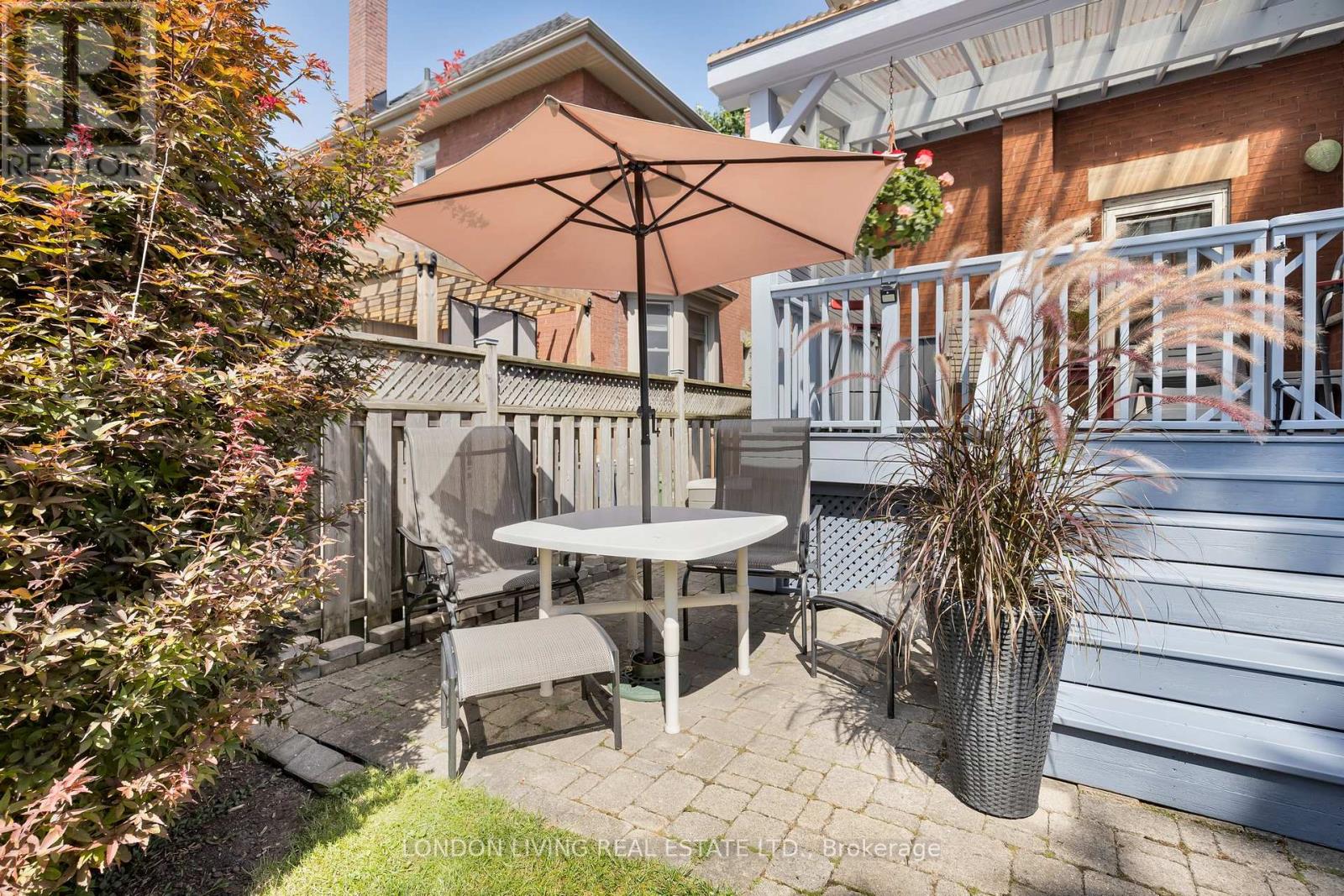 19 BELGRAVE AVENUE - 34