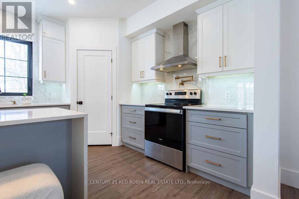 18 MCNAB STREET - 6