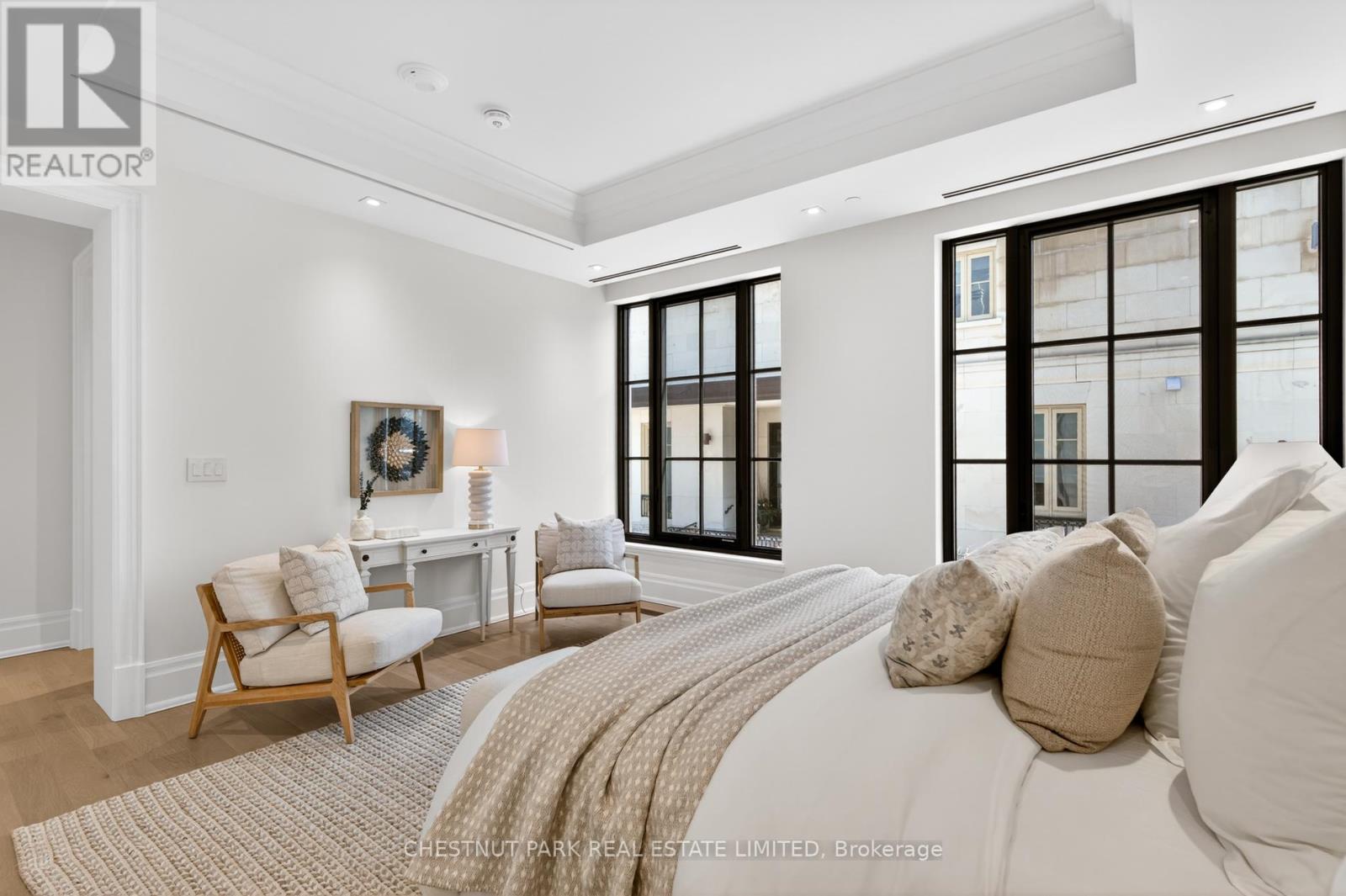 #202 77 CLARENDON AVENUE - 20