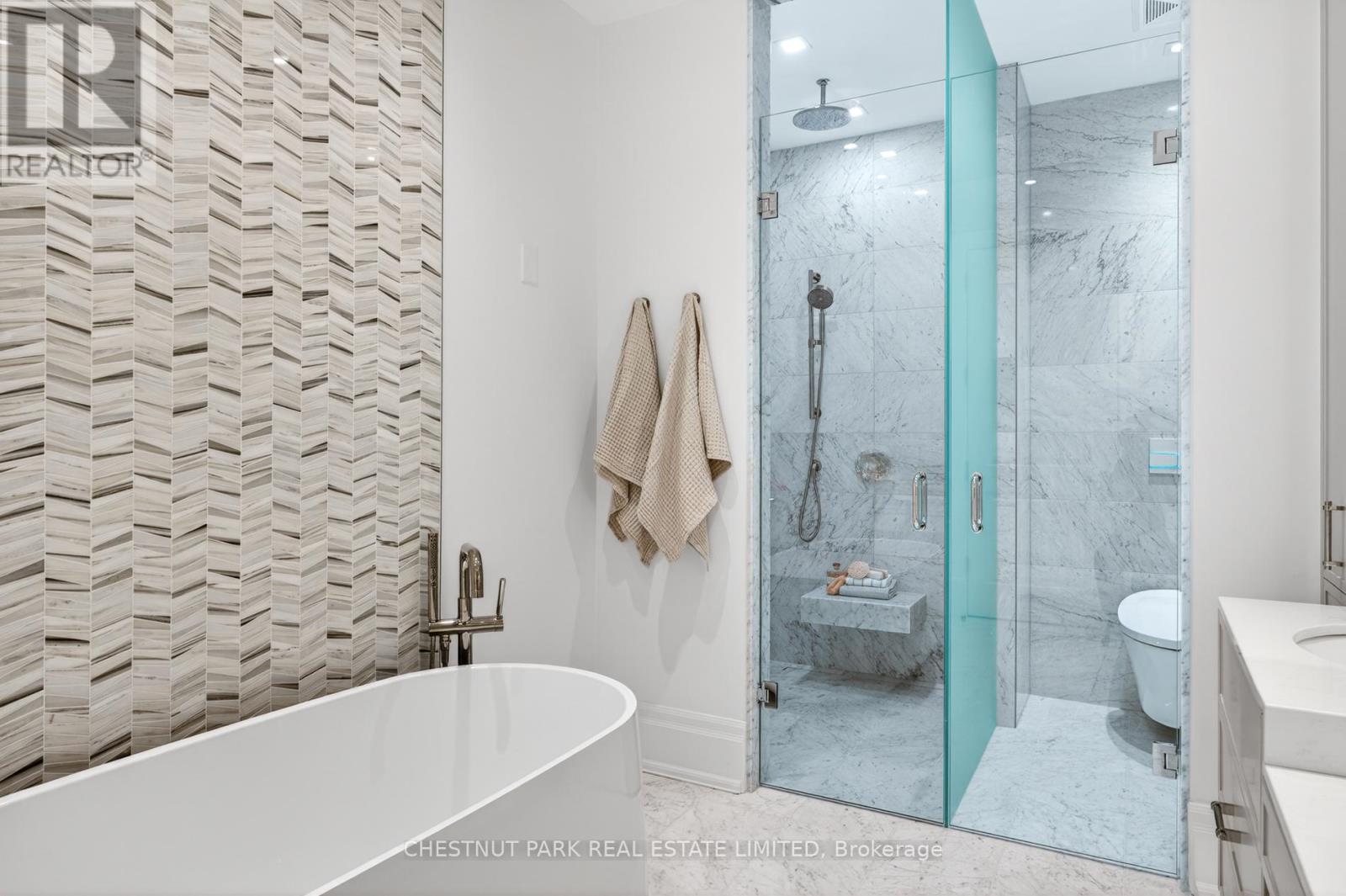 #202 77 CLARENDON AVENUE - 22