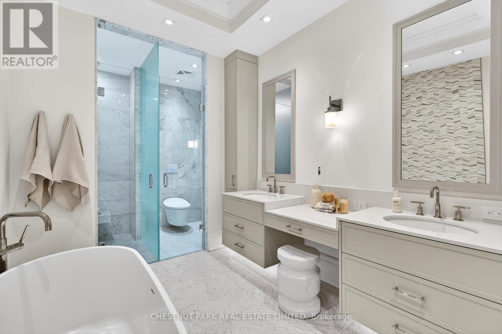 #202 77 CLARENDON AVENUE - 21
