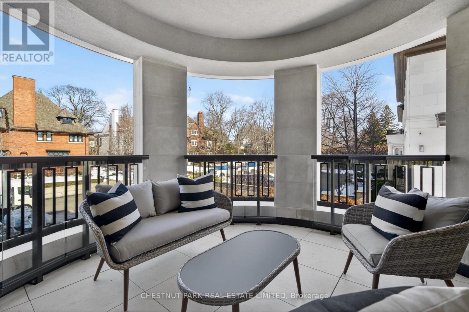 #202 77 CLARENDON AVENUE - 17
