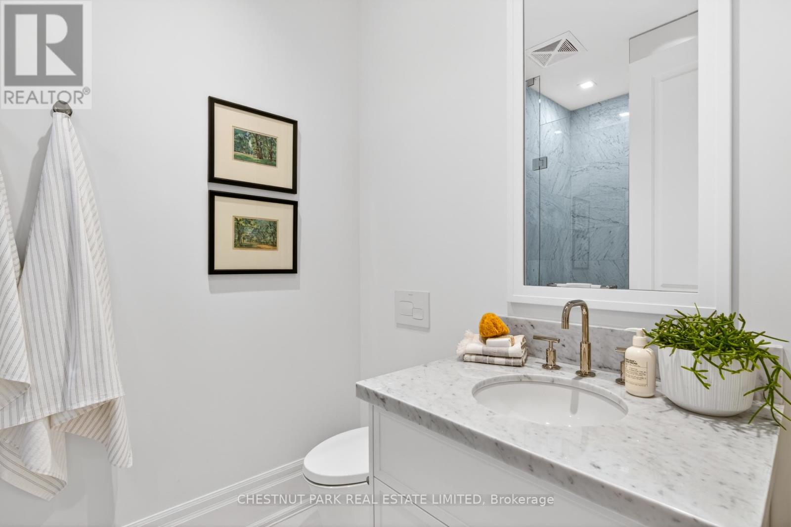 #202 77 CLARENDON AVENUE - 26