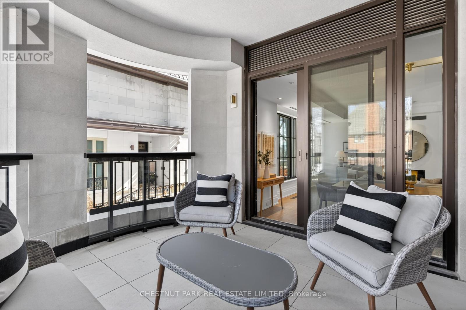 #202 77 CLARENDON AVENUE - 18