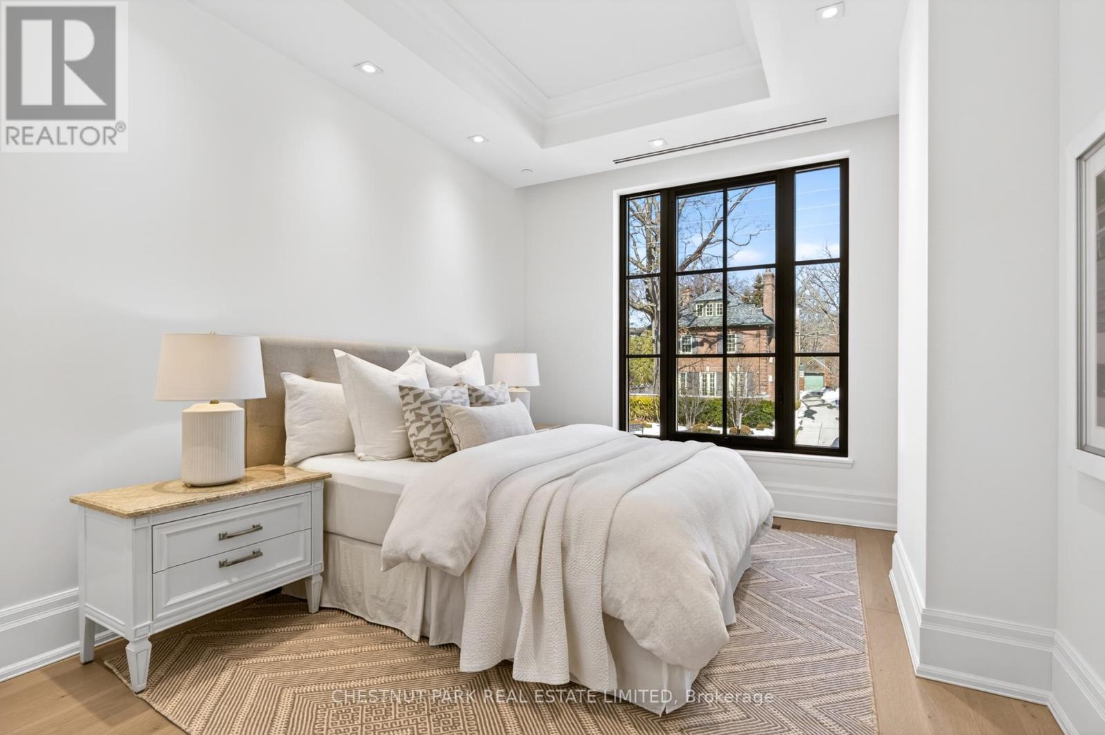 #202 77 CLARENDON AVENUE - 24