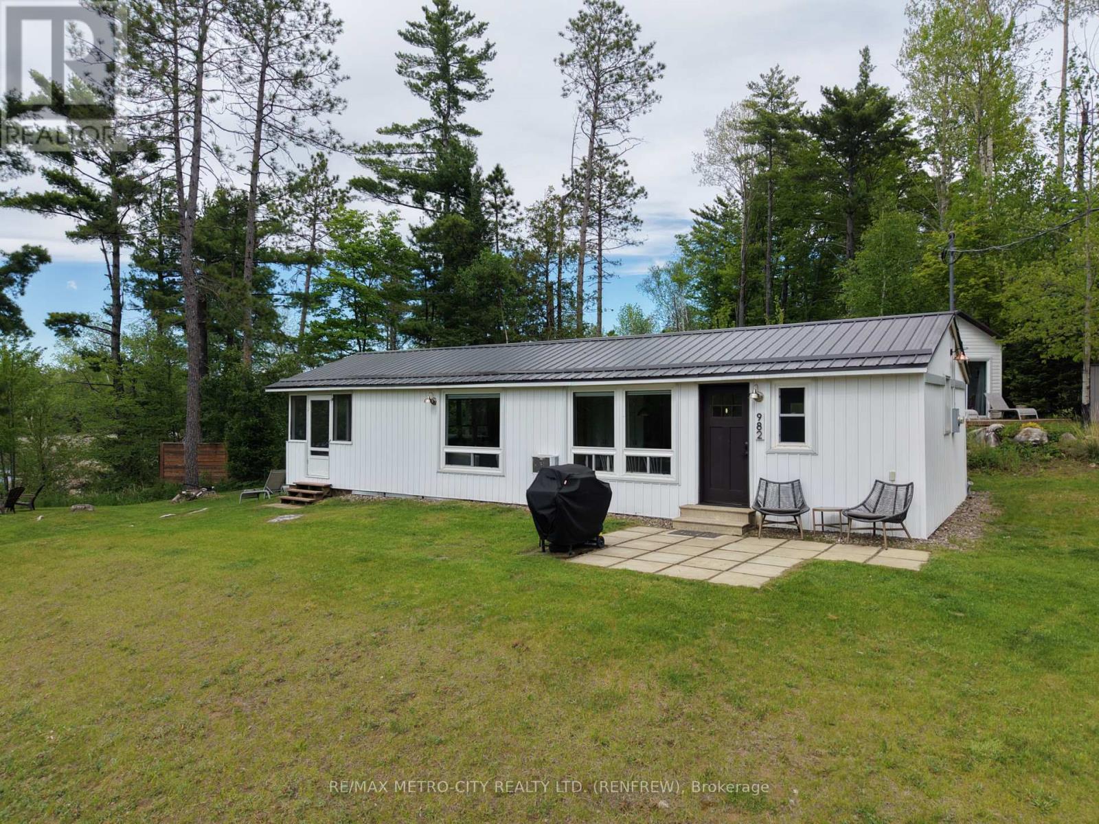 982 STONES LAKE ROAD - 4