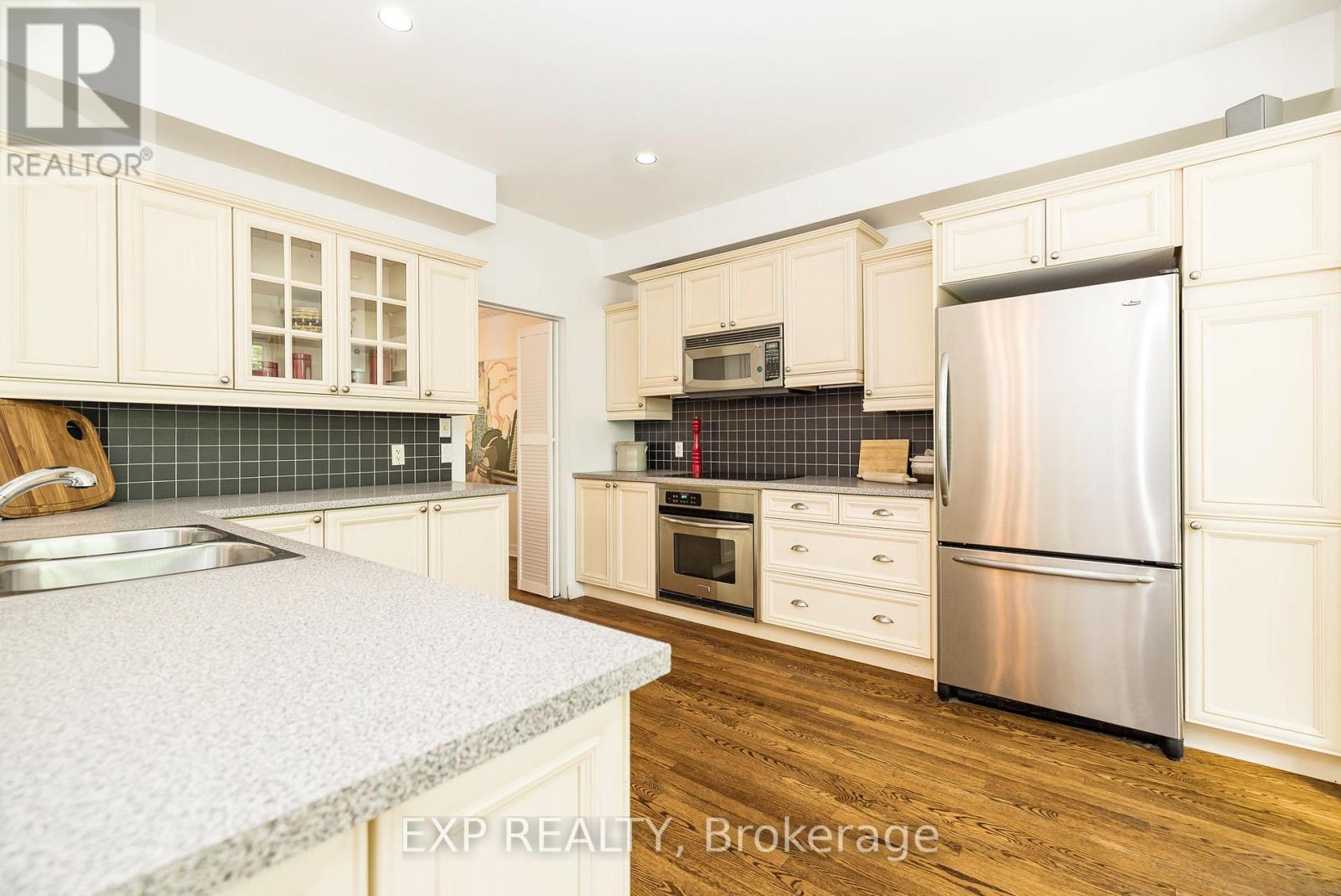 36 OAKBRIAR CRESCENT - 11