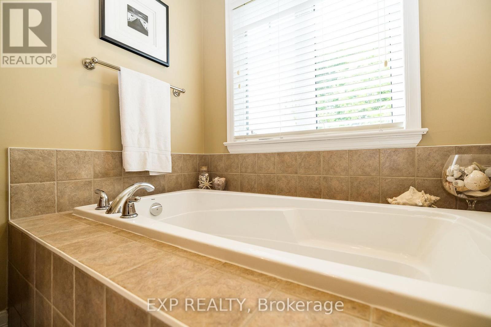 36 OAKBRIAR CRESCENT - 23