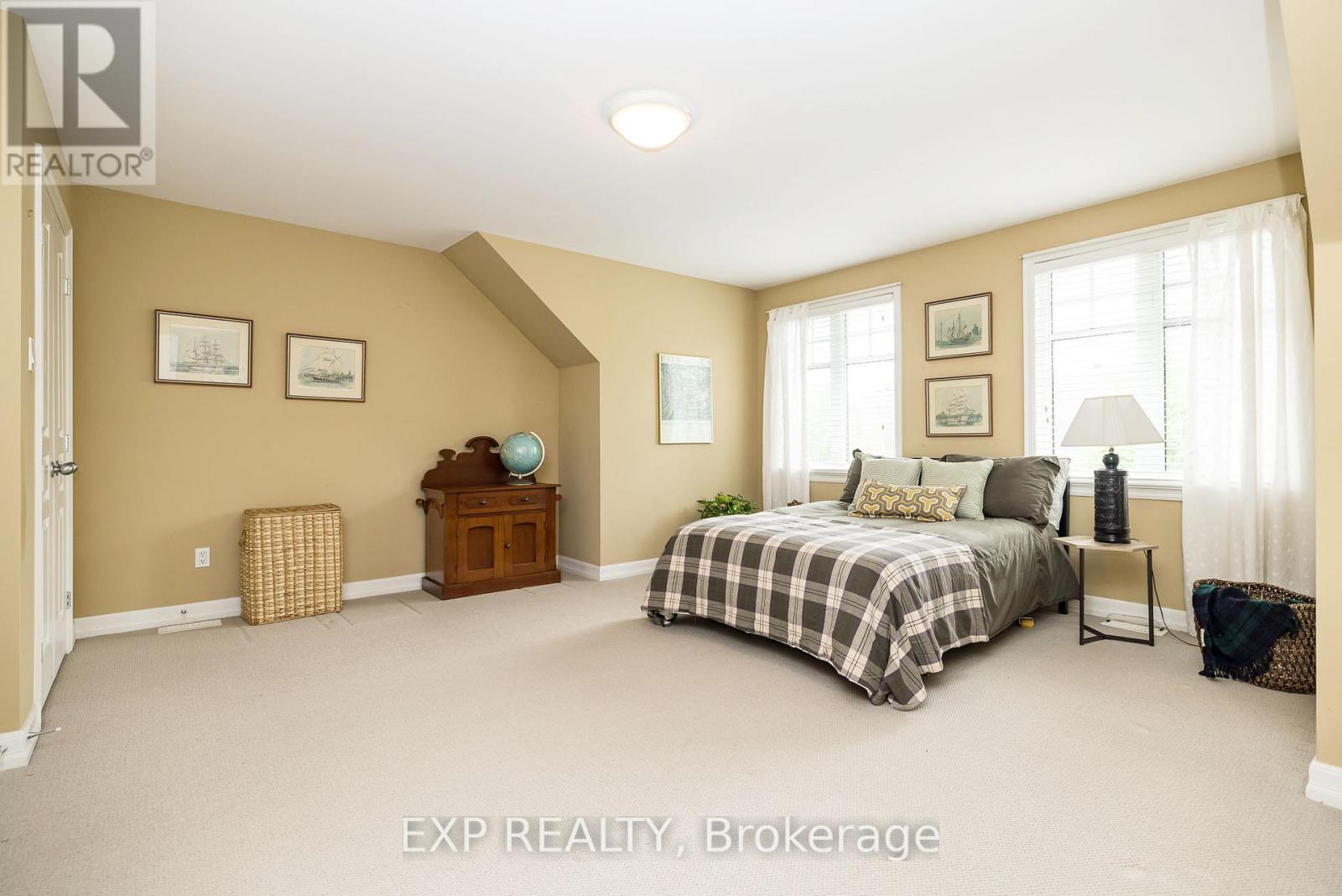 36 OAKBRIAR CRESCENT - 28