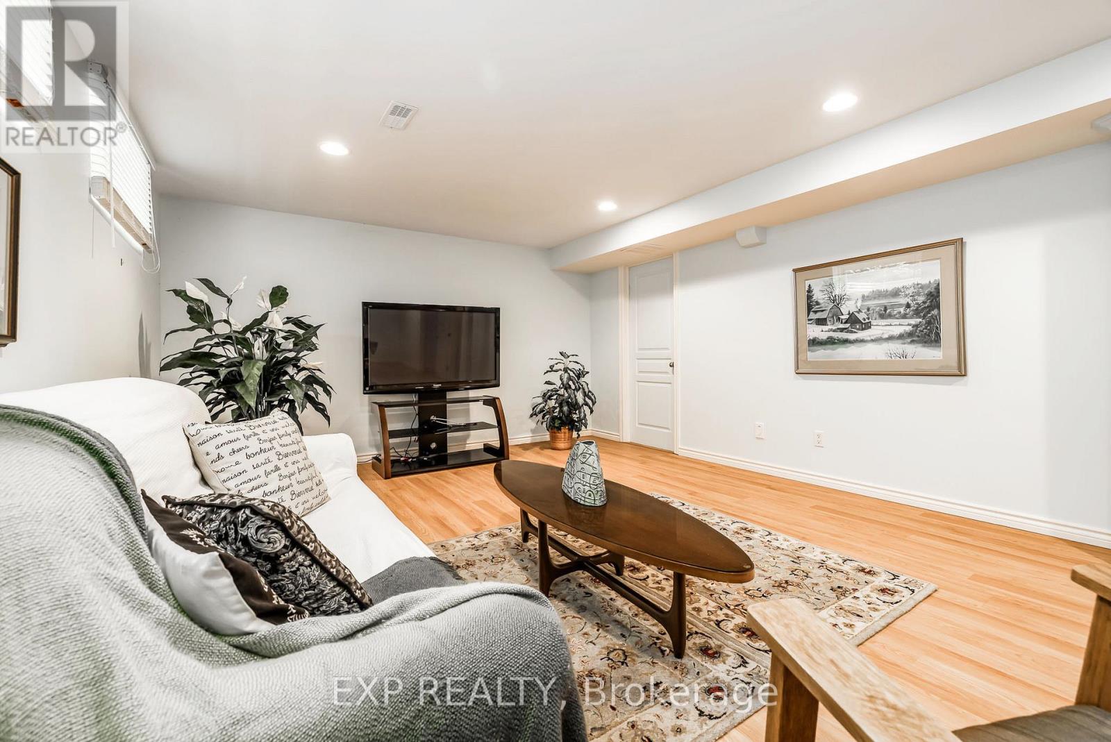 36 OAKBRIAR CRESCENT - 31