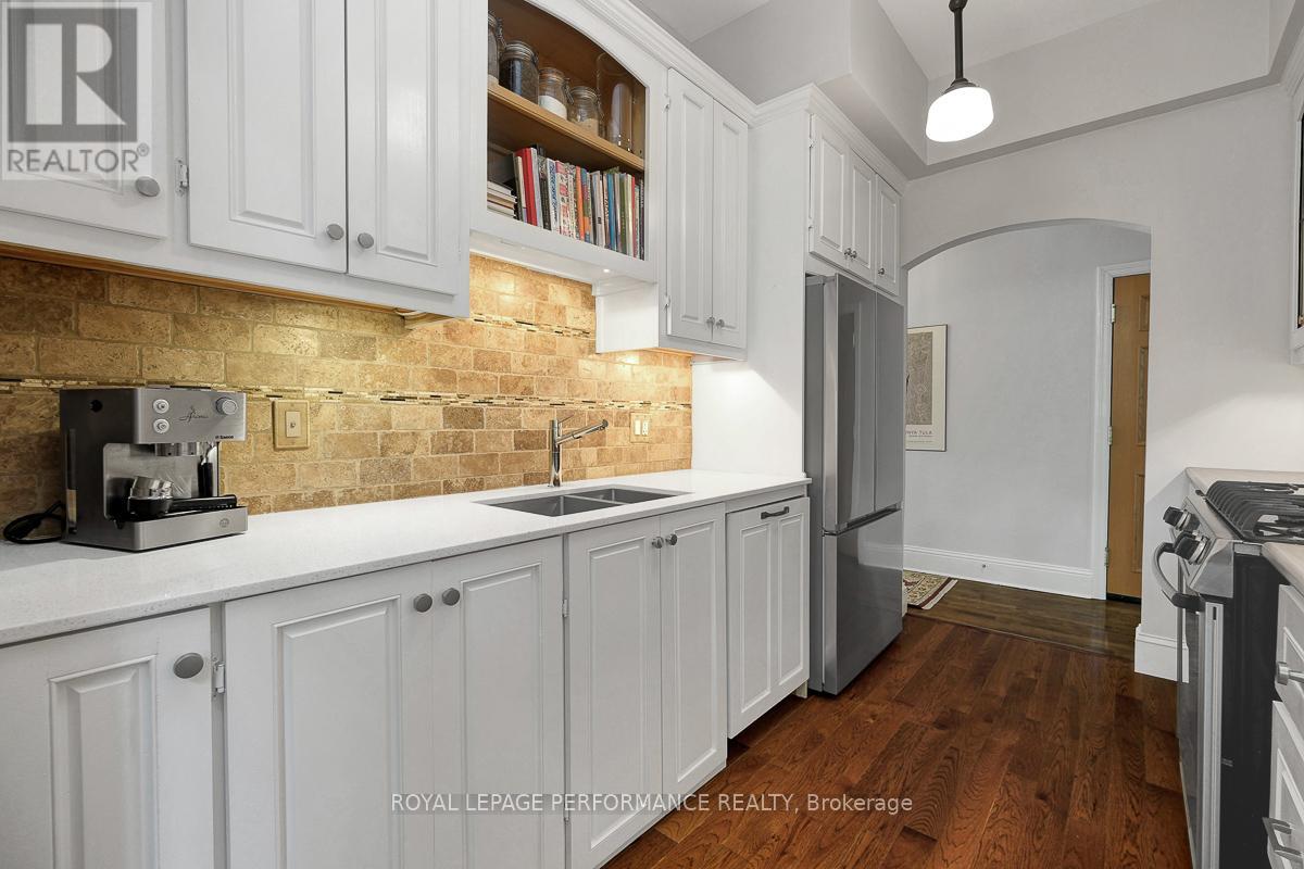 #3 315 DALY AVENUE - 17