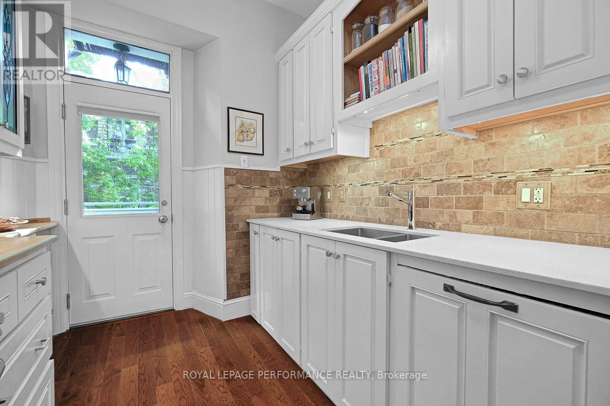#3 315 DALY AVENUE - 19