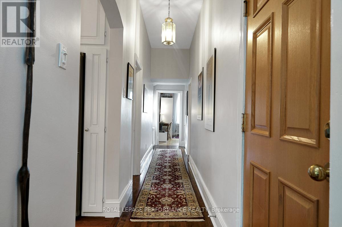 #3 315 DALY AVENUE - 22