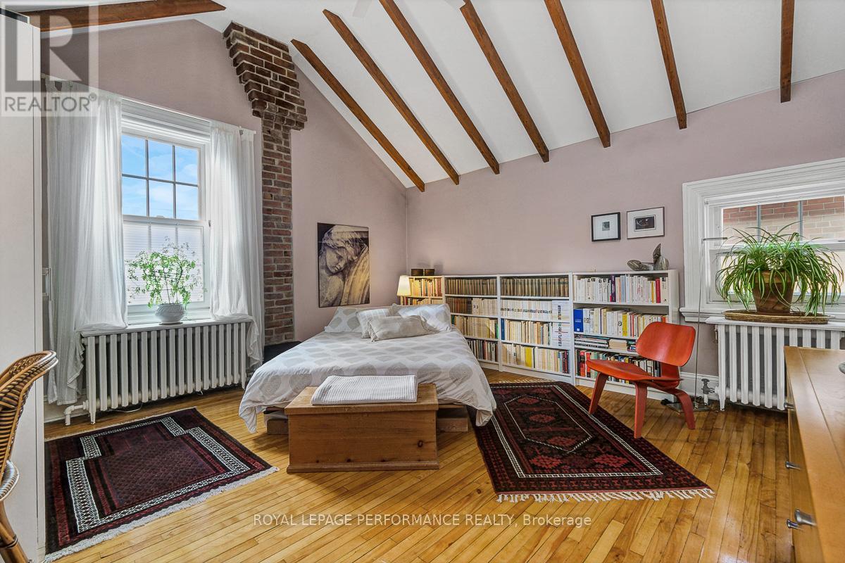 #3 315 DALY AVENUE - 23
