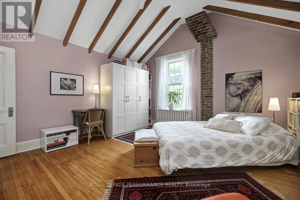 #3 315 DALY AVENUE - 25