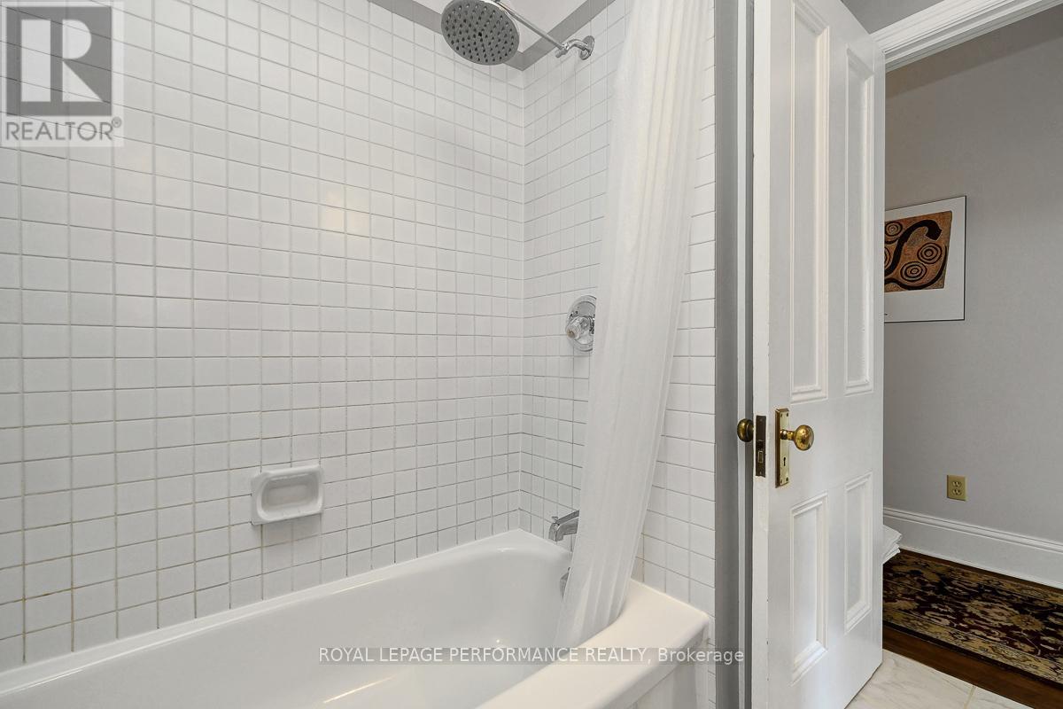 #3 315 DALY AVENUE - 29
