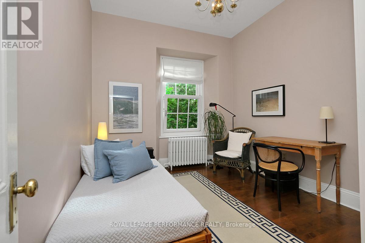 #3 315 DALY AVENUE - 30