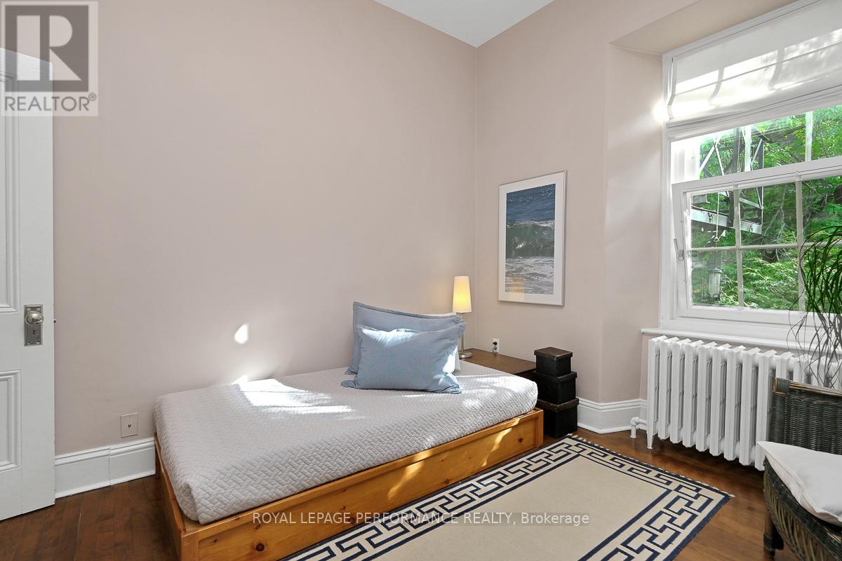 #3 315 DALY AVENUE - 31