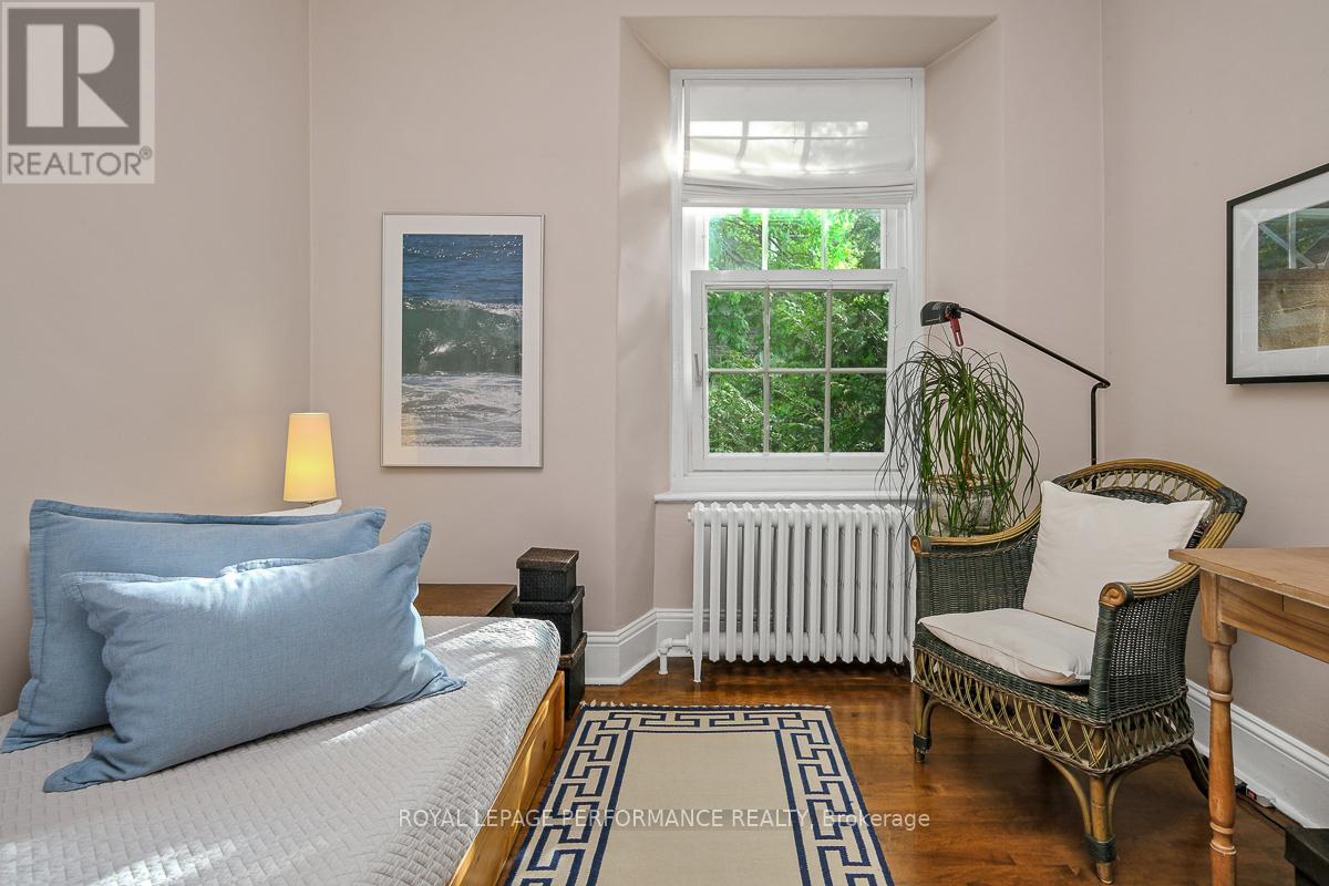#3 315 DALY AVENUE - 32