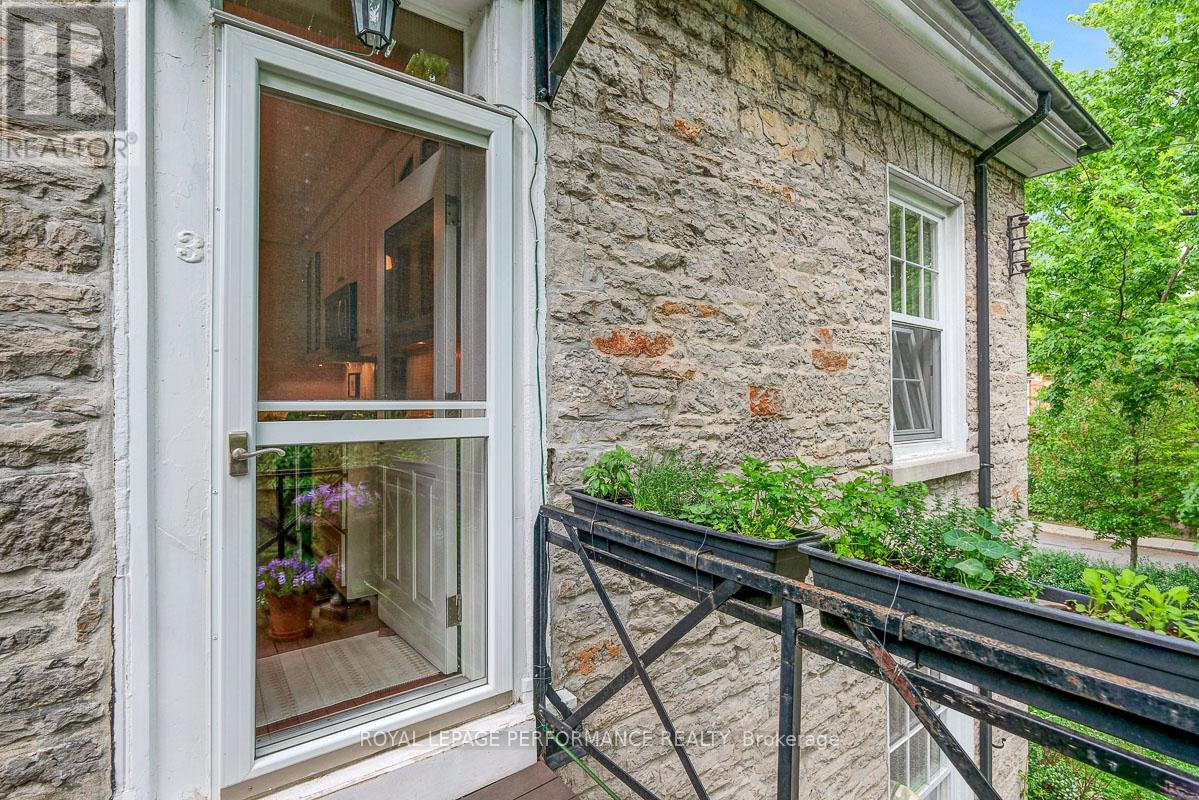 #3 315 DALY AVENUE - 33
