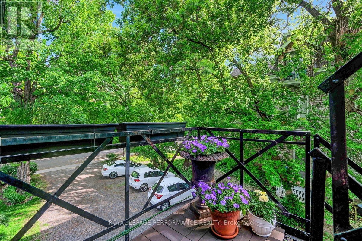 #3 315 DALY AVENUE - 34