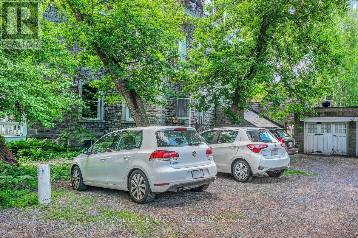 #3 315 DALY AVENUE - 36