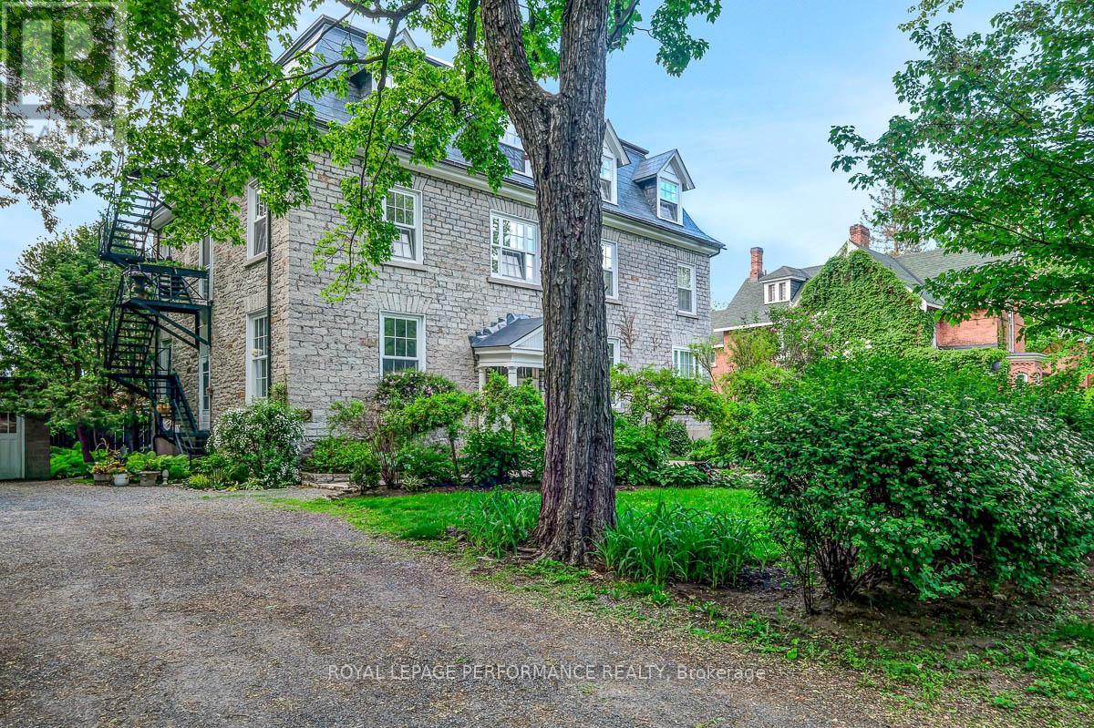 #3 315 DALY AVENUE - 40