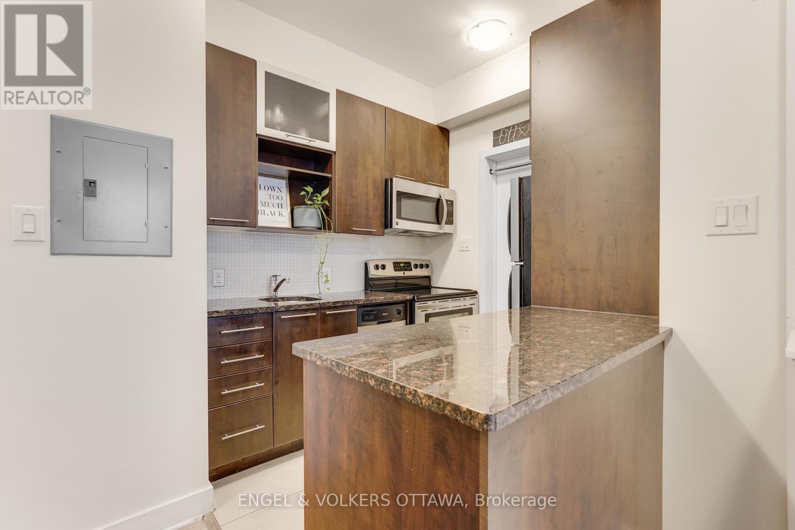 #104 360 CUMBERLAND STREET - 12