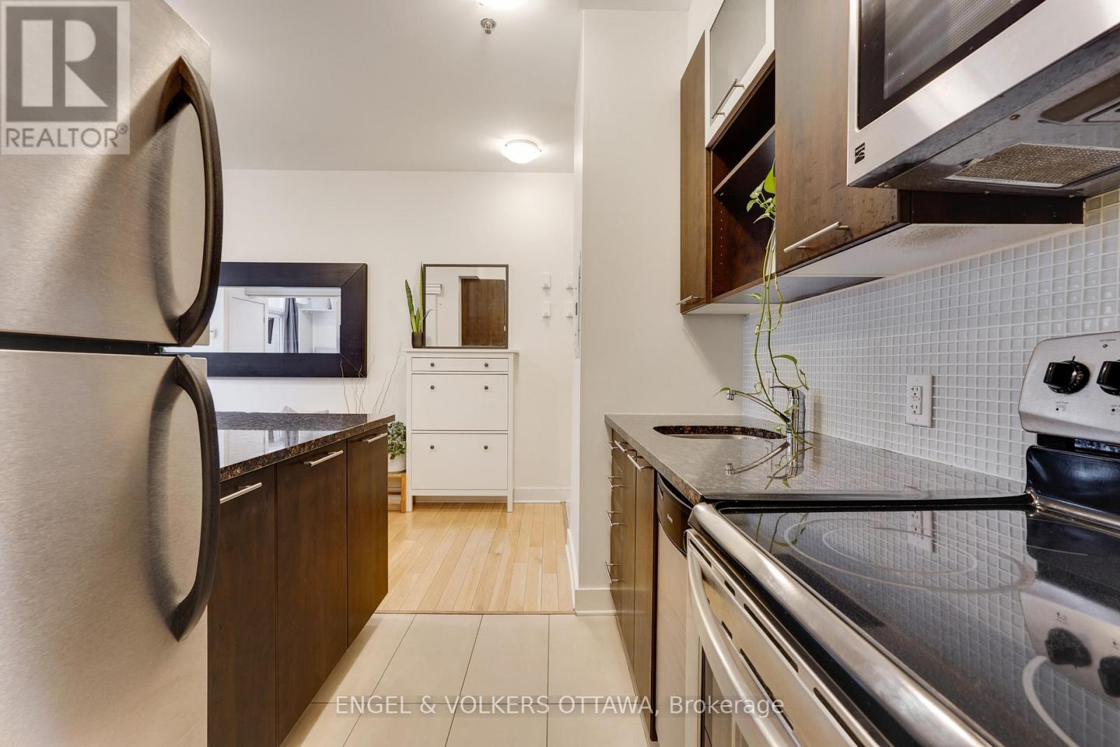 #104 360 CUMBERLAND STREET - 18