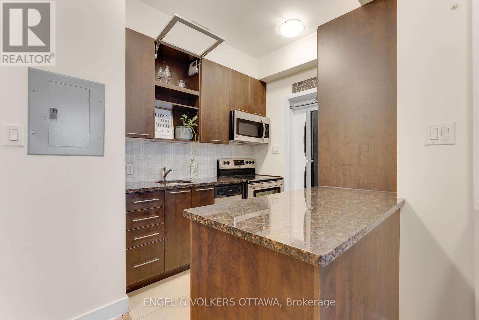 #104 360 CUMBERLAND STREET - 19