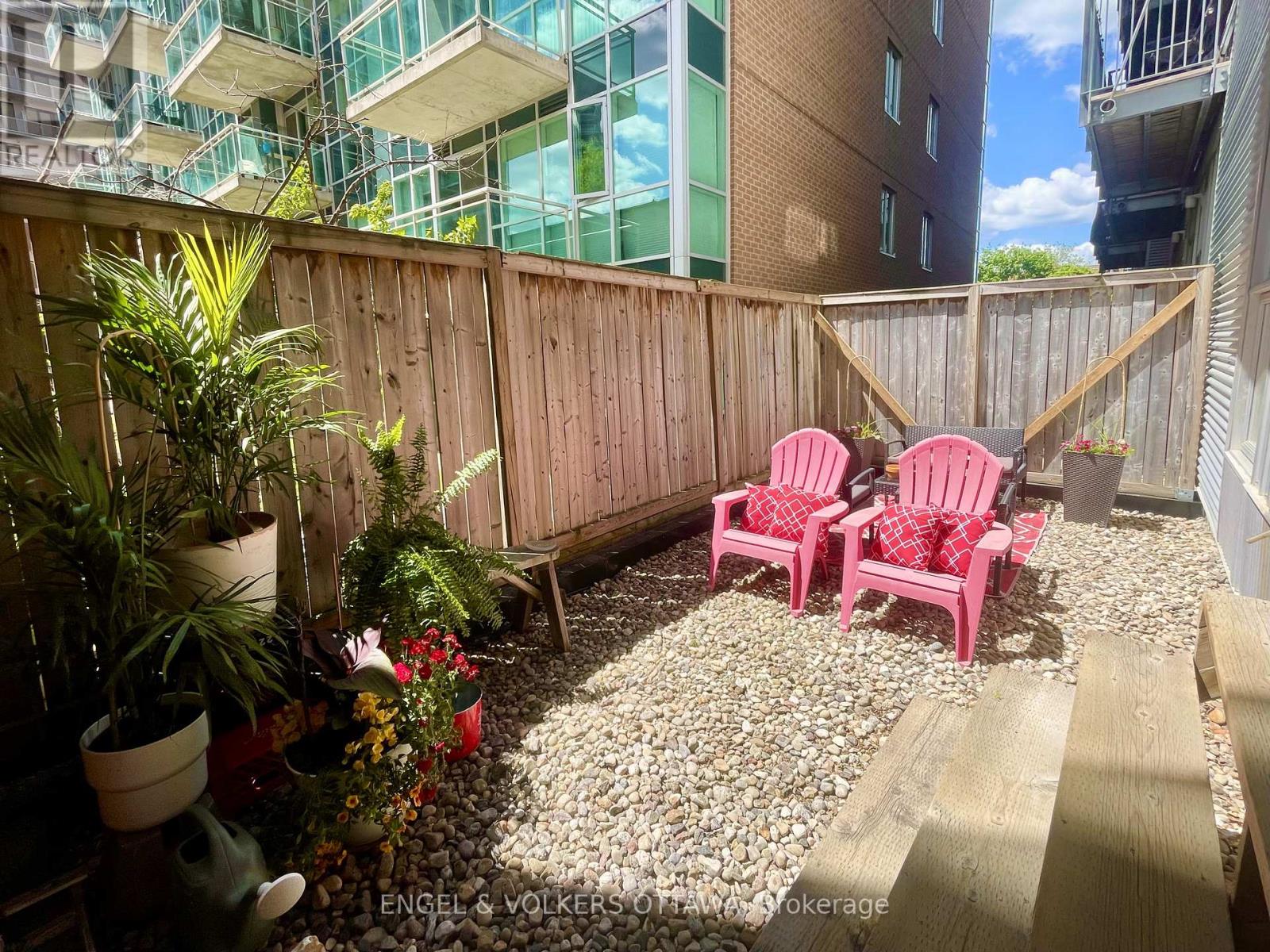 #104 360 CUMBERLAND STREET - 30