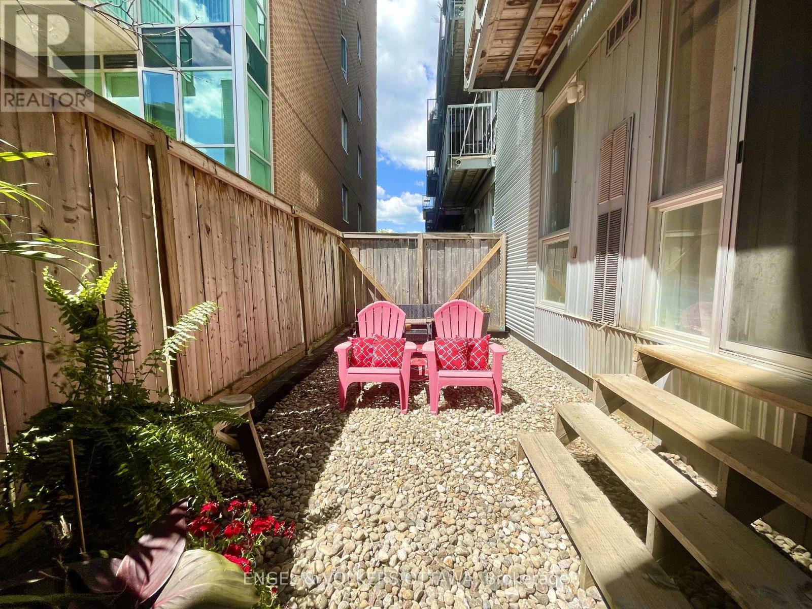 #104 360 CUMBERLAND STREET - 31