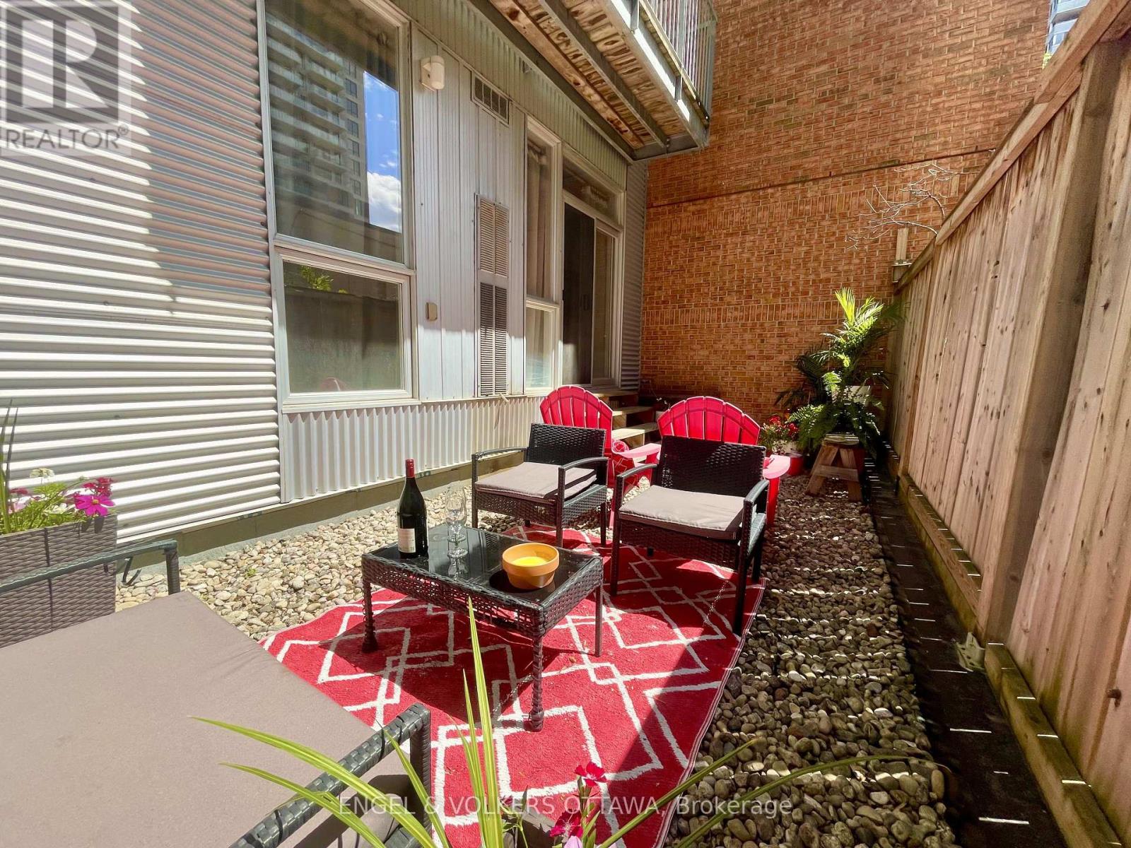 #104 360 CUMBERLAND STREET - 33