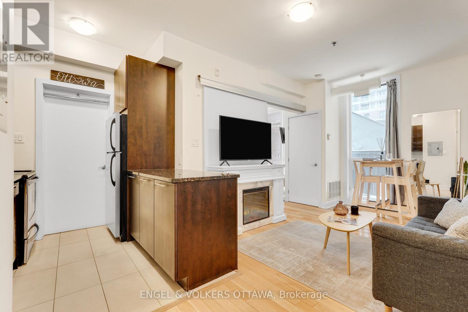 #104 360 CUMBERLAND STREET - 4