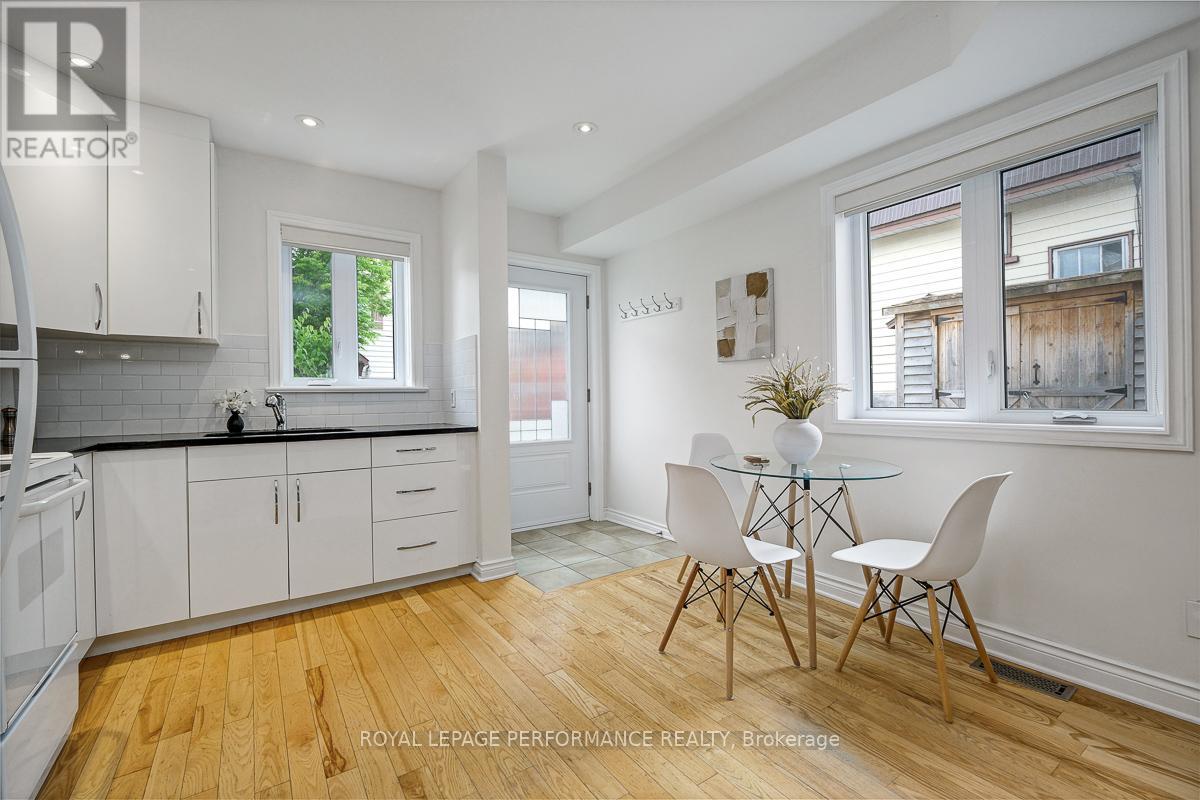 6 HILDA STREET - 33