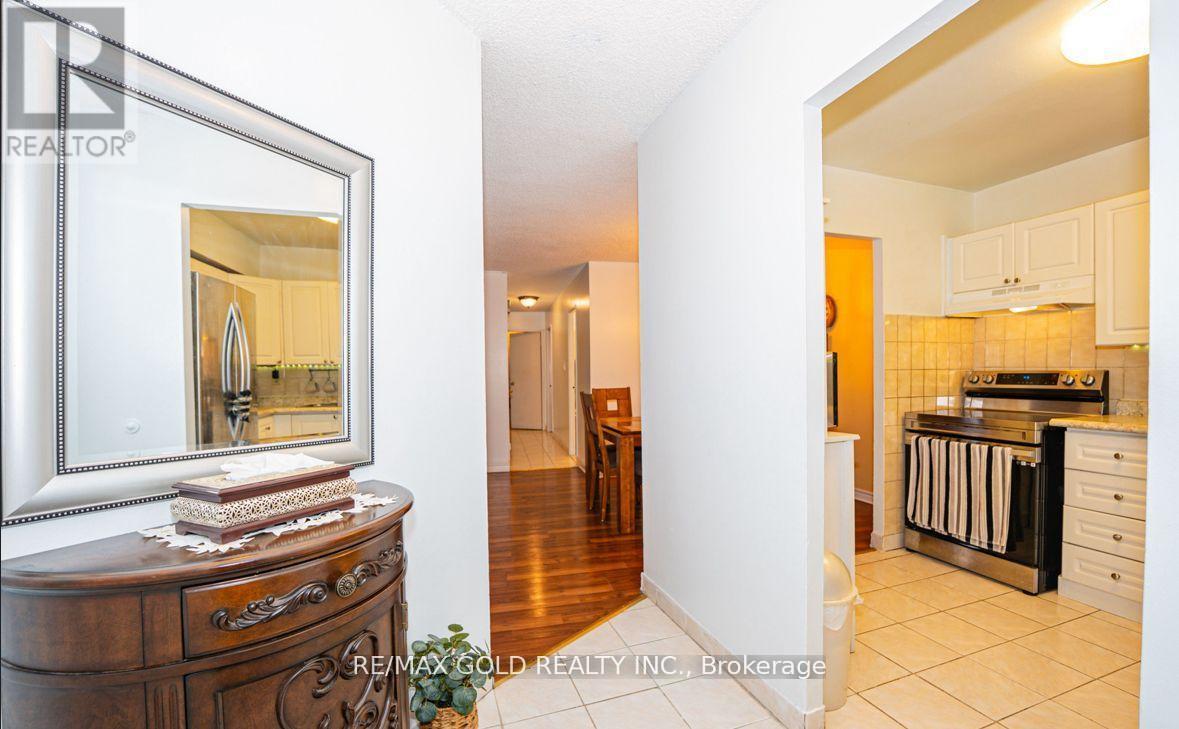 #2107 330 DIXON ROAD - 14
