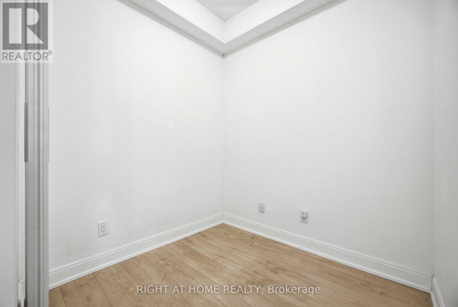 #1008 70 ANNIE CRAIG DRIVE - 12