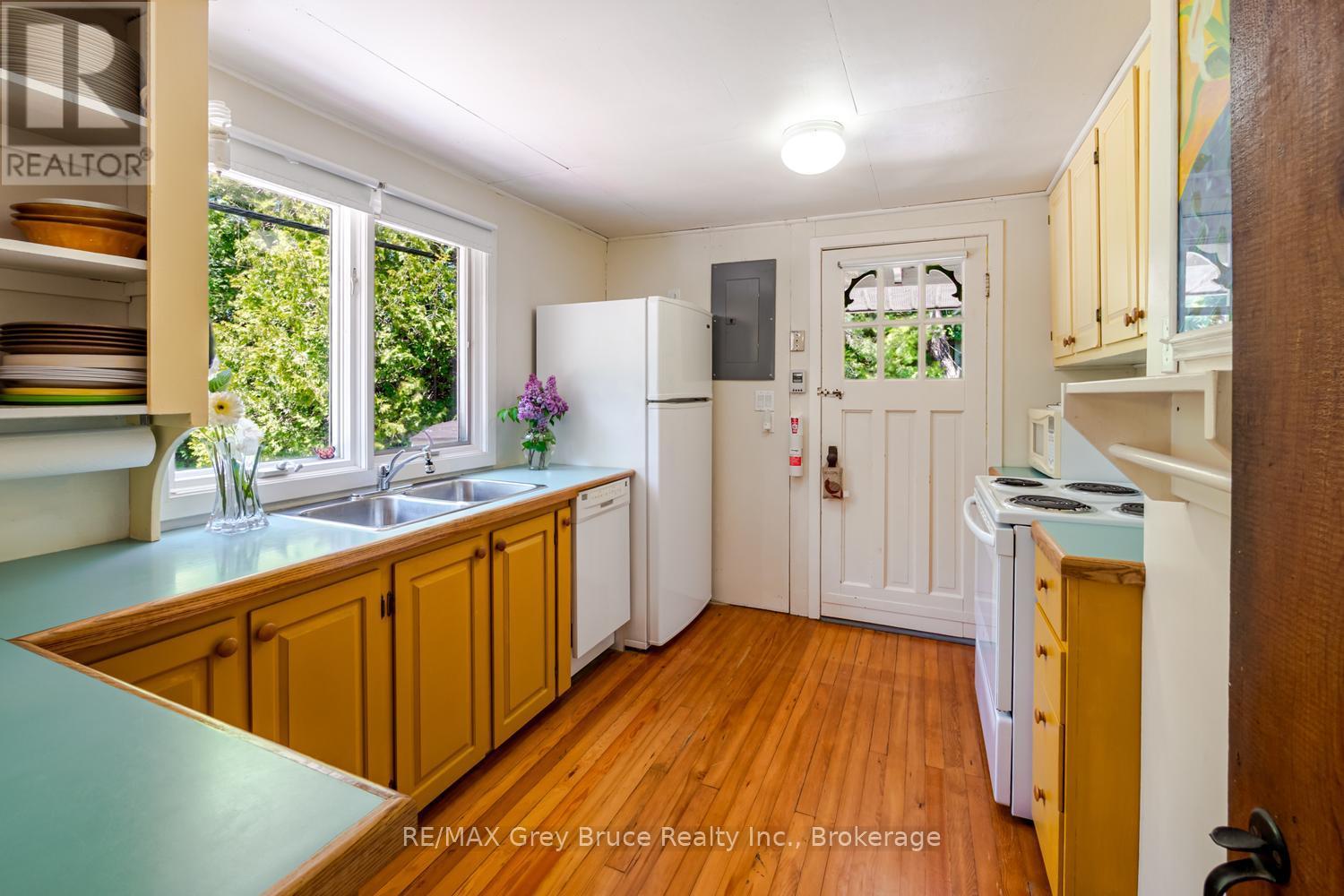 19 5TH AVENUE SOUTH AVENUE - 12
