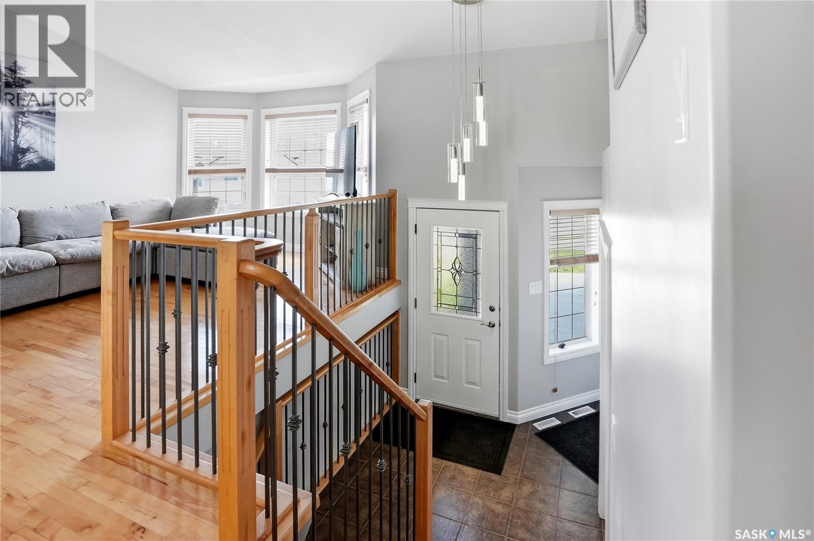 469 Brooklyn CRESCENT - Image 2
